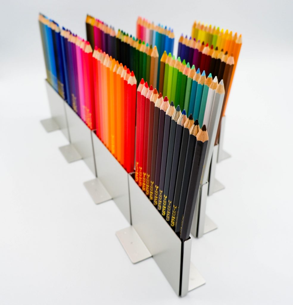 いろえんぴつたて」で、生活の中に色鉛筆を。 | アートな板金